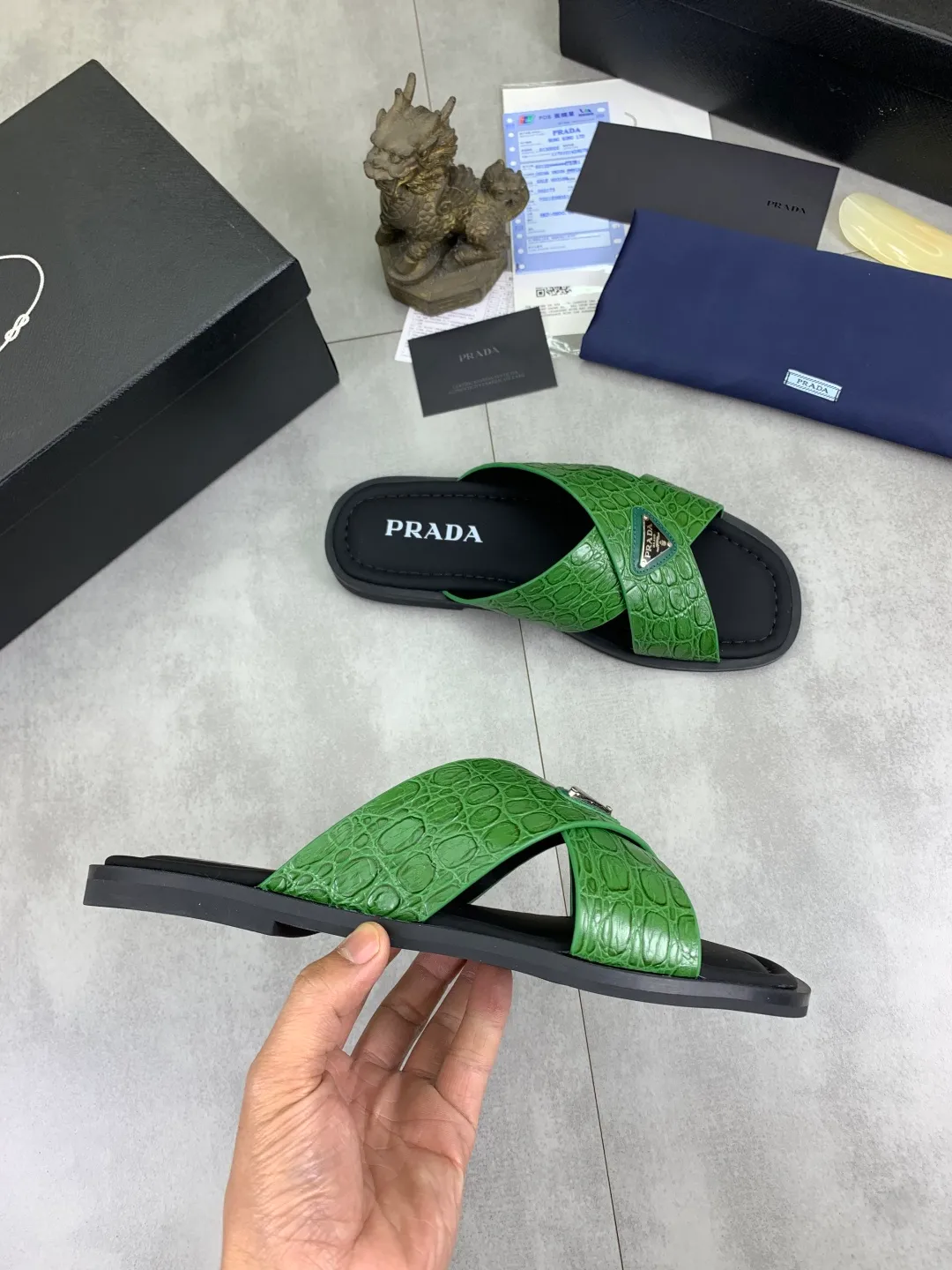 Men's shoes 💰P320💰【New style】🎁🎁🎁 PRADA Prada's new casual slippers, original official website 1:1, perfect workmanship, conveying a kind of noble luxury, sublimating its definition of luxury in Prada's high-end extraordinary craftsmanship. Original combination outsole, size: 39-46 colors 🉑️ to choose from